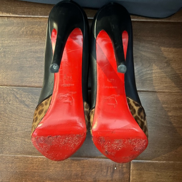 Christian Louboutin - Picture 4 of 6